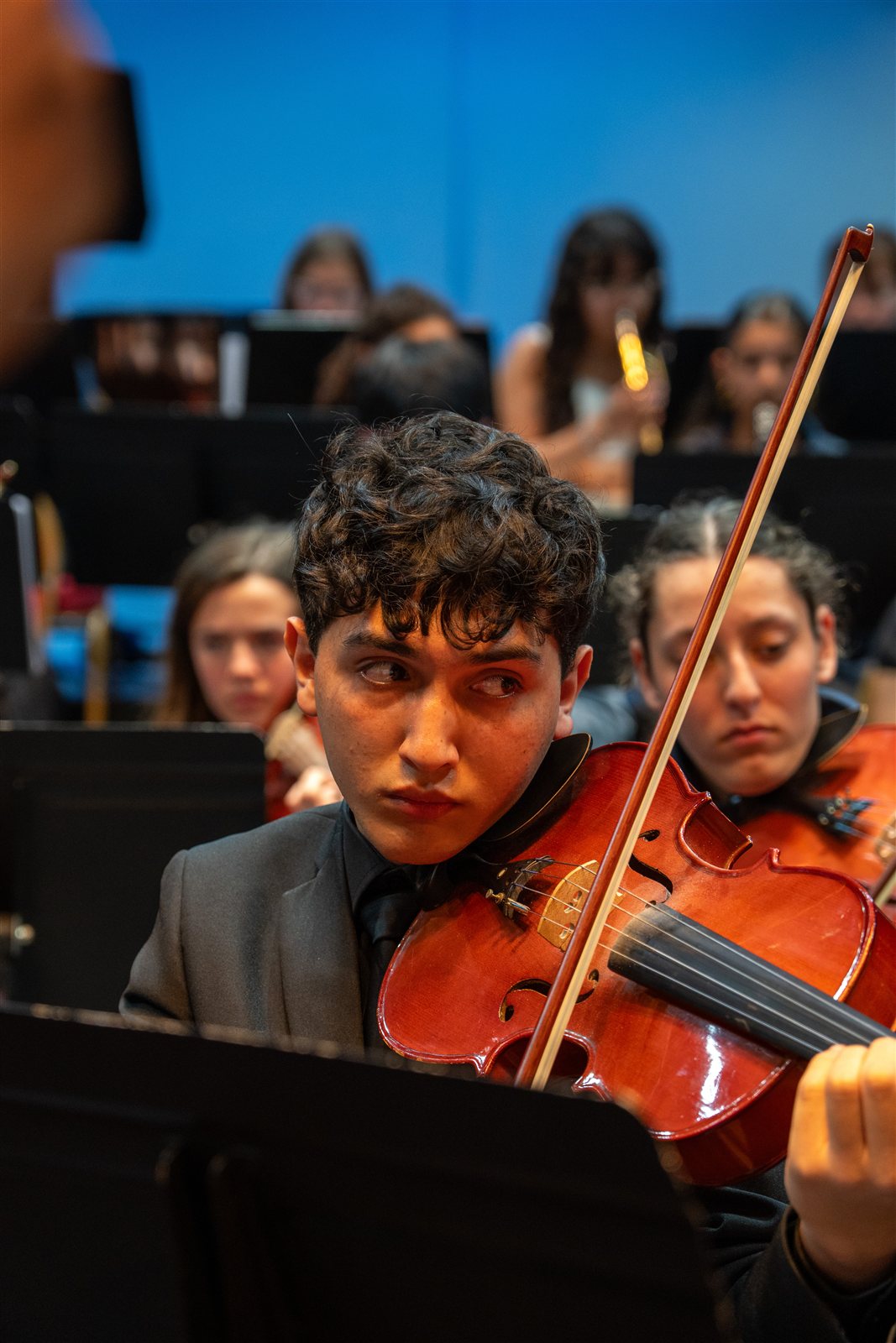 Música Que Transforma — violín en el ensayo