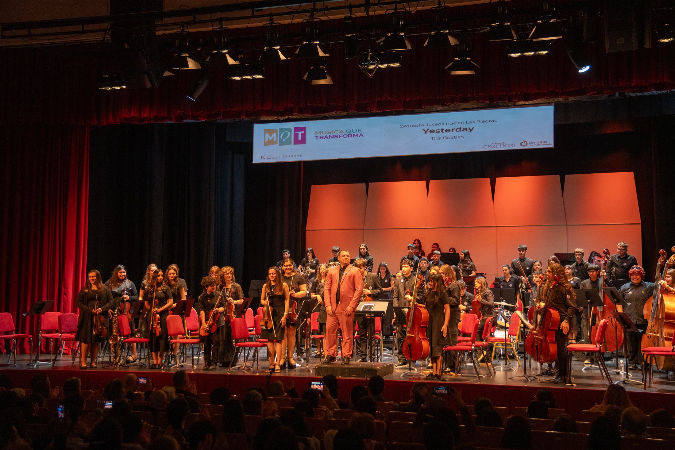 Música Que Transforma — la orquesta en el escenario del Auditorio
