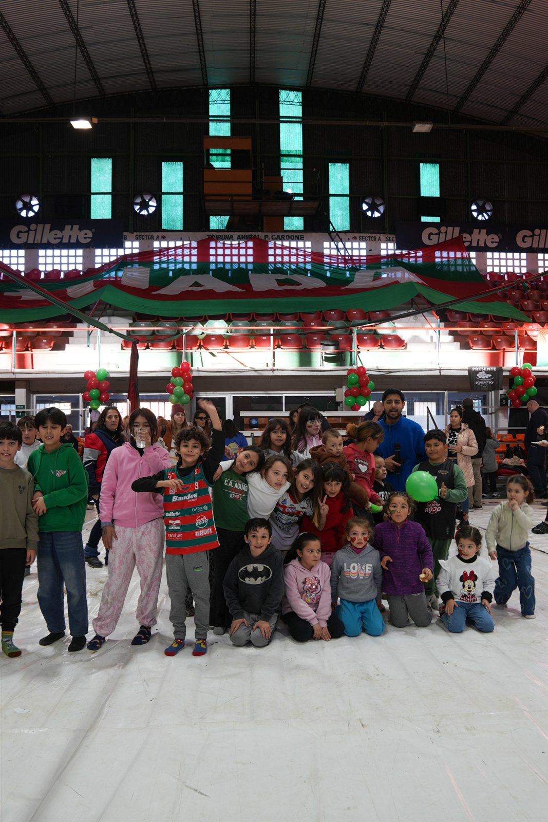 Día de la Niñez en Aguada — foto grupal de las infancias
