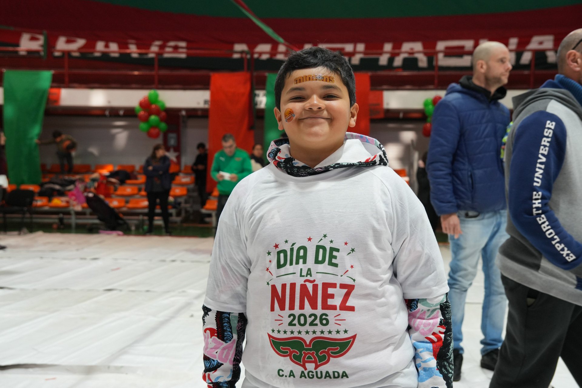 Día de la Niñez en Aguada — nene con la remera del evento